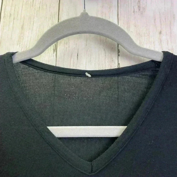Calvin Klein Black V-Neck Shirt Size Medium lightweight/casual - Picture 6 of 8